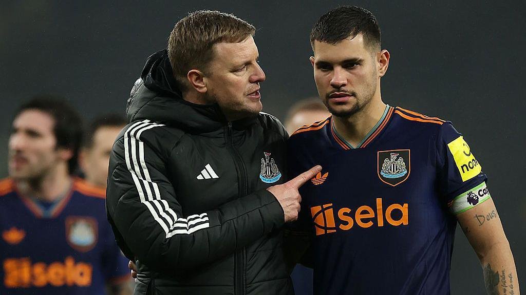 Howe Unconvinced on Guimaraes Future Amid Arsenal Interest