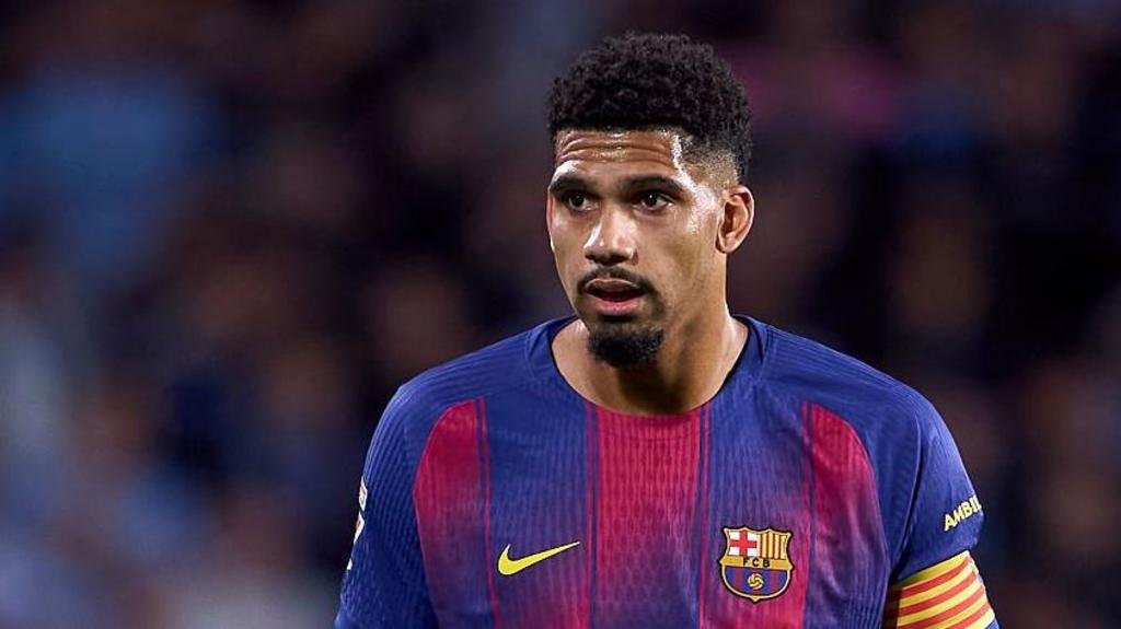 Liverpool Secure Season-Long Loan Deal for Barcelona's Ronald Araujo