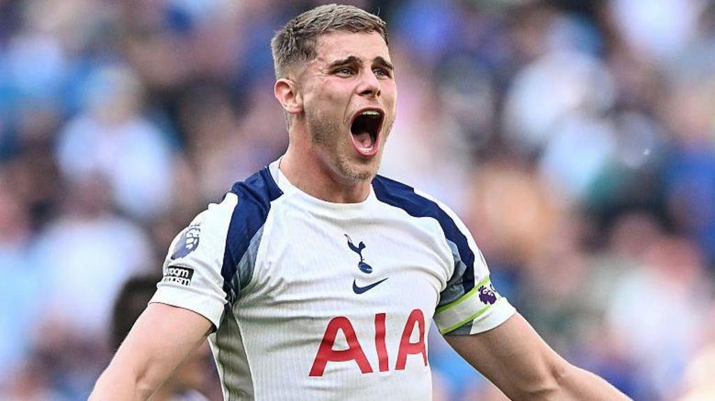 Van de Ven Commits to Tottenham with New Long-Term Deal