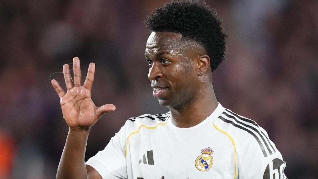 Vinicius Jr's Future Hangs in Balance as Real Madrid Renew Contract Talks Amidst Arsenal Interest